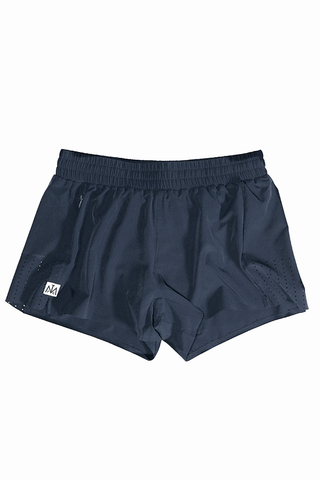 This twilight blue, 3.75 inch pair of women’s running shorts with pockets is designed with a lightweight, moisture-wicking fabric. 